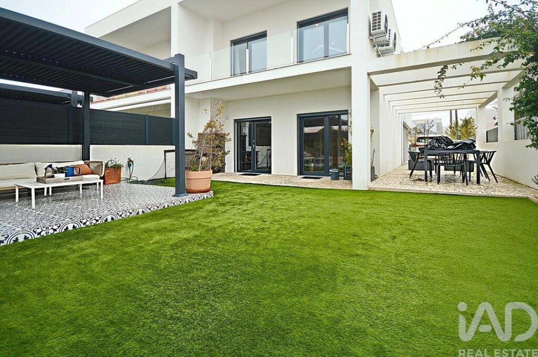 Moradia T4 para Venda em Fernao Ferro Foto 25