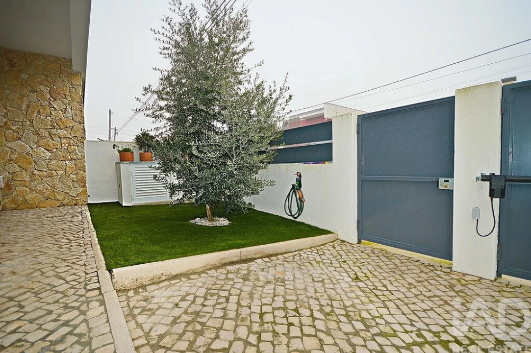 Moradia T4 para Venda em Fernao Ferro Foto 26