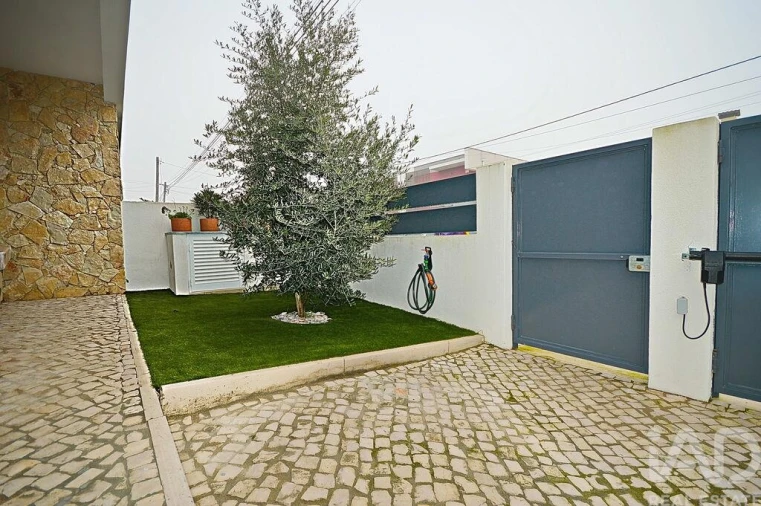 Moradia T4 para Venda em Fernao Ferro Foto 26