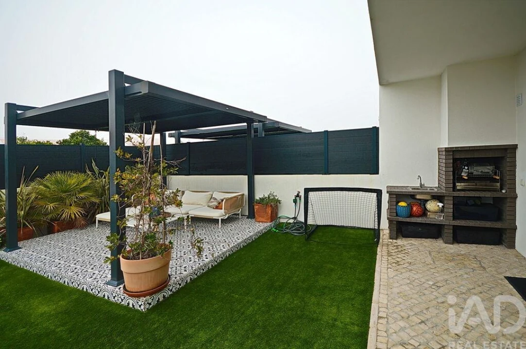 Moradia T4 para Venda em Fernao Ferro Foto 24