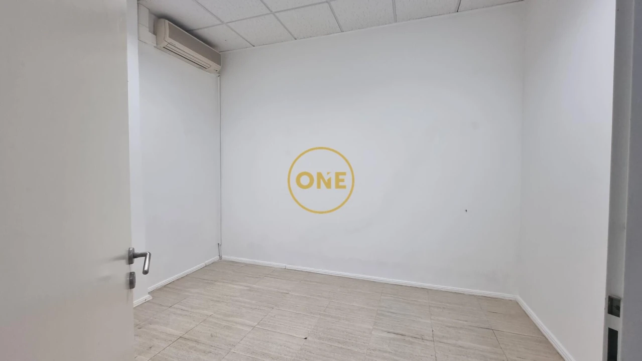 Loja para Arrendamento em Rio de Mouro Foto 3