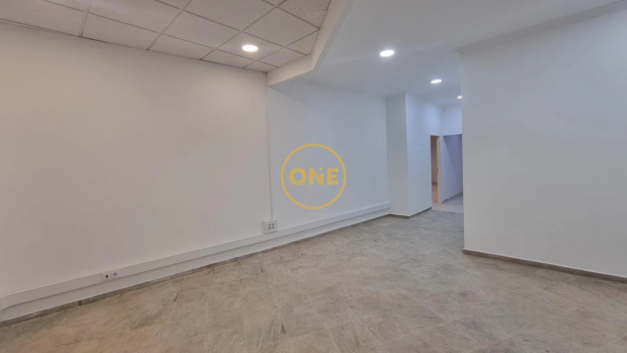 Loja para Arrendamento em Rio de Mouro Foto 17