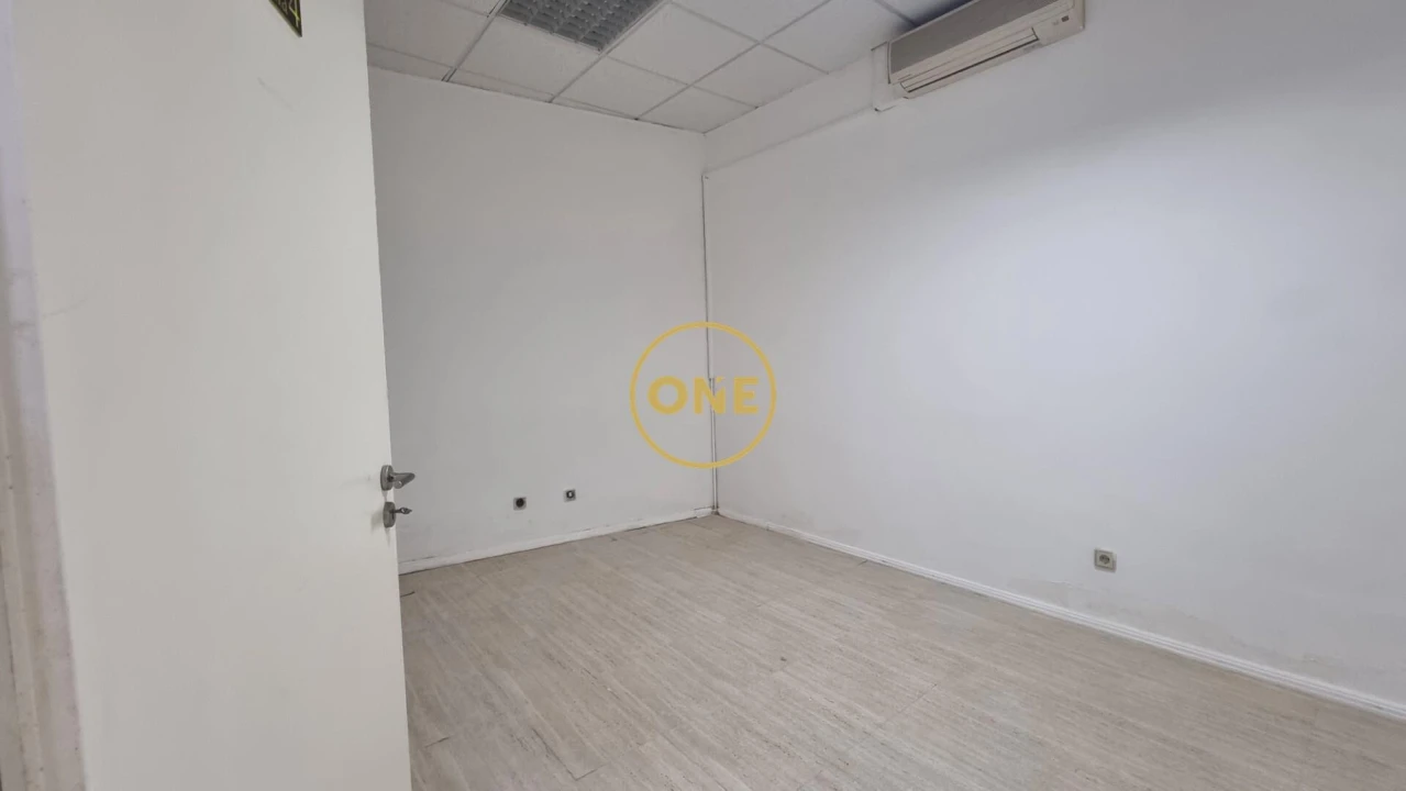 Loja para Arrendamento em Rio de Mouro Foto 7