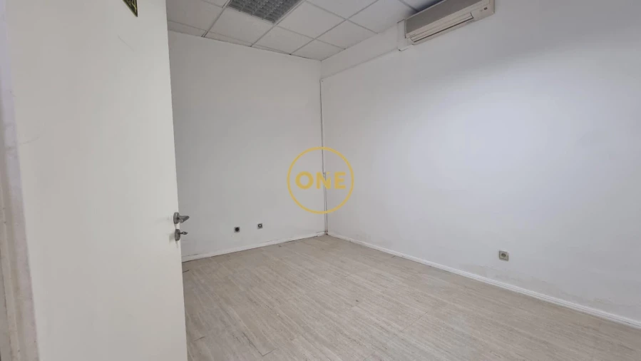 Loja para Arrendamento em Rio de Mouro Foto 7