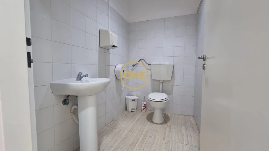 Loja para Arrendamento em Rio de Mouro Foto 22