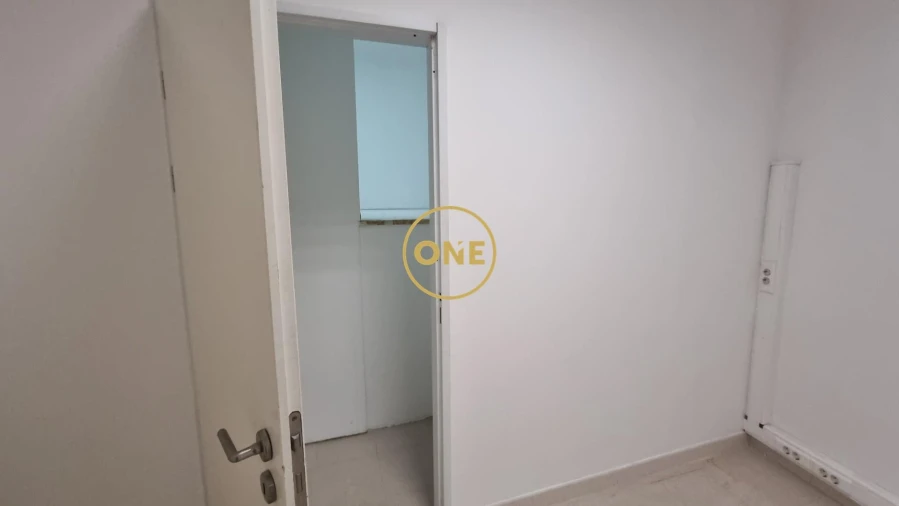 Loja para Arrendamento em Rio de Mouro Foto 12