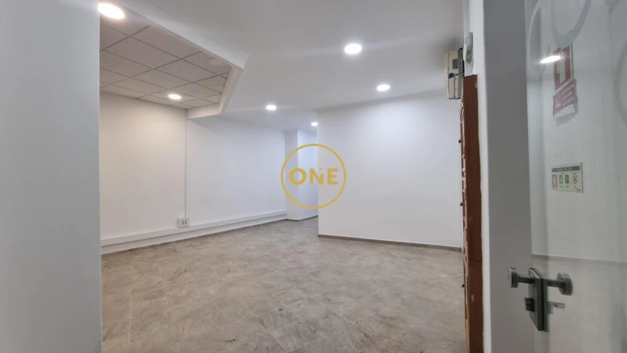 Loja para Arrendamento em Rio de Mouro Foto 16