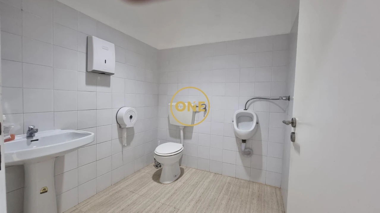 Loja para Arrendamento em Rio de Mouro Foto 24