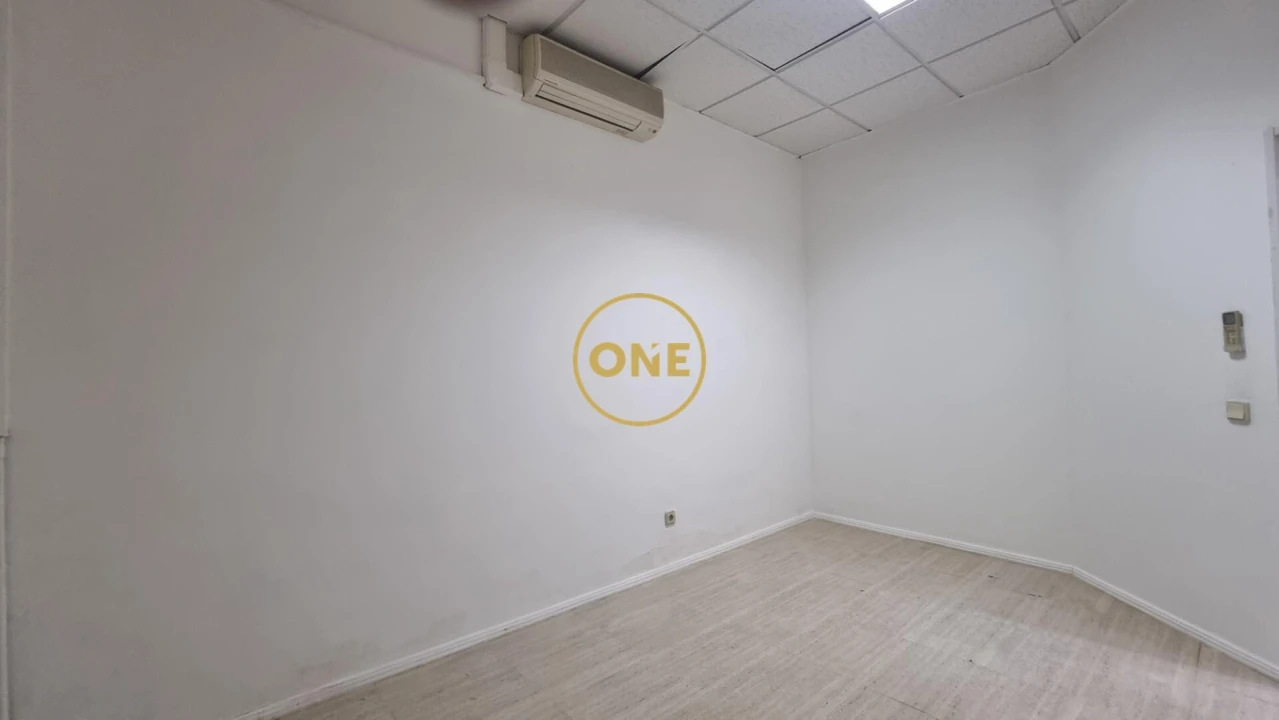 Loja para Arrendamento em Rio de Mouro Foto 8