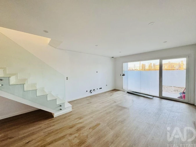 Moradia T4 para Venda em Fernao Ferro Foto 2