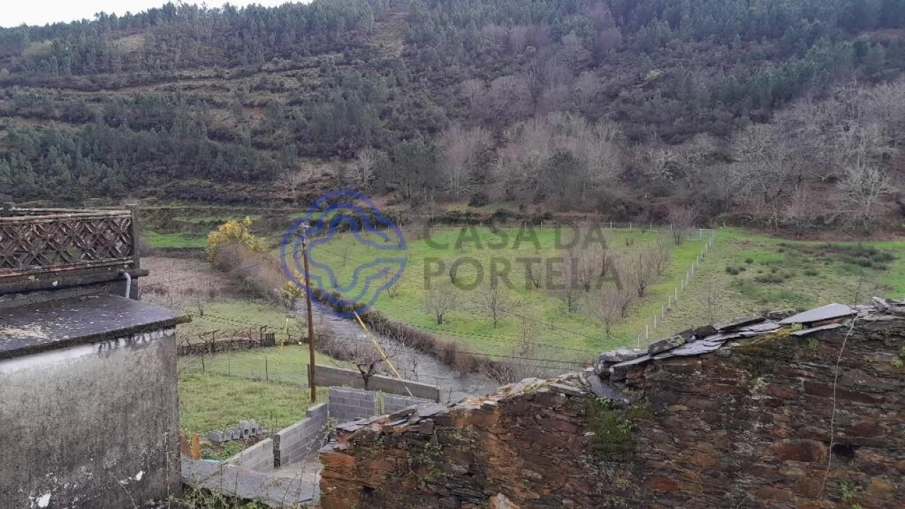 Prédio para Venda em Unhais-O-Velho Foto 1