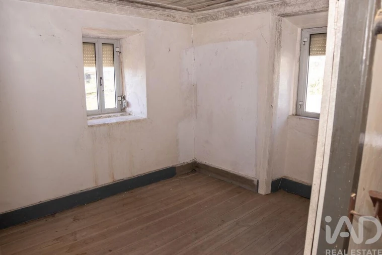 Moradia T3 para Venda em Almalagues Foto 8