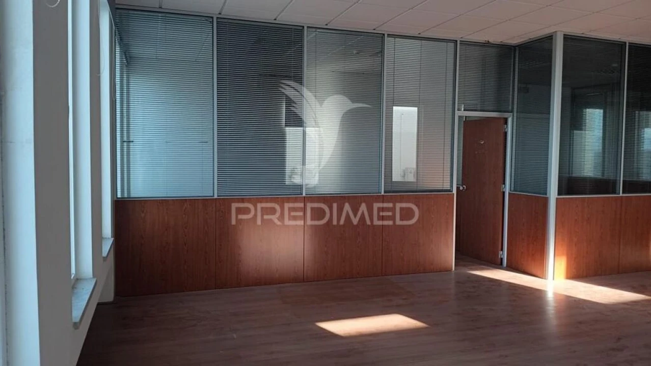 Armazém para Arrendamento em Santo Antão e São Julião do Tojal Foto 7