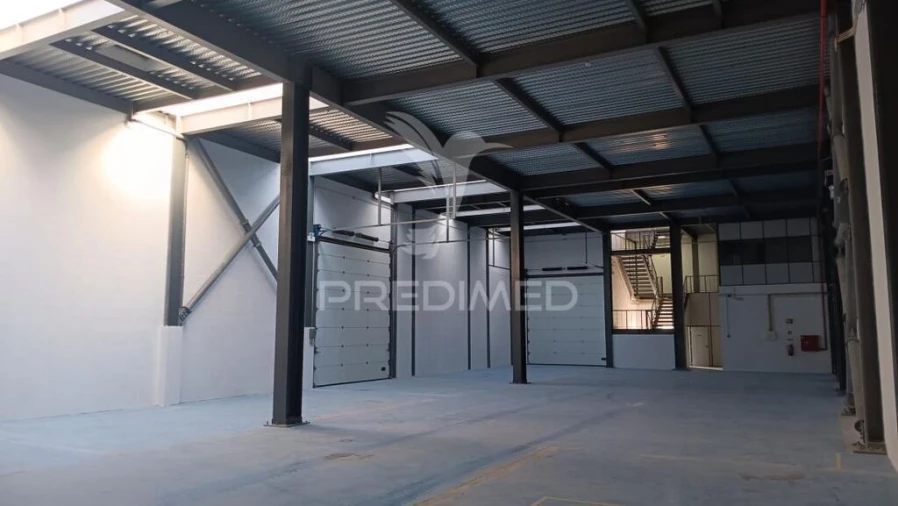 Armazém para Arrendamento em Santo Antão e São Julião do Tojal