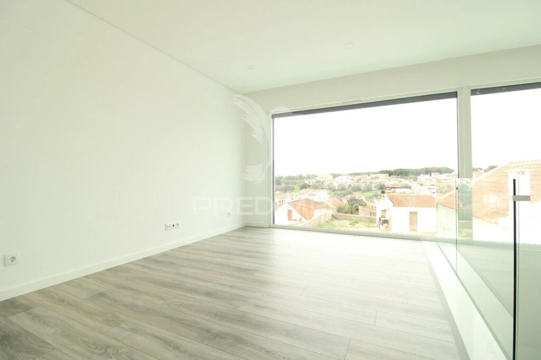 Moradia T4 para Venda em Charneca de Caparica e Sobreda Foto 18