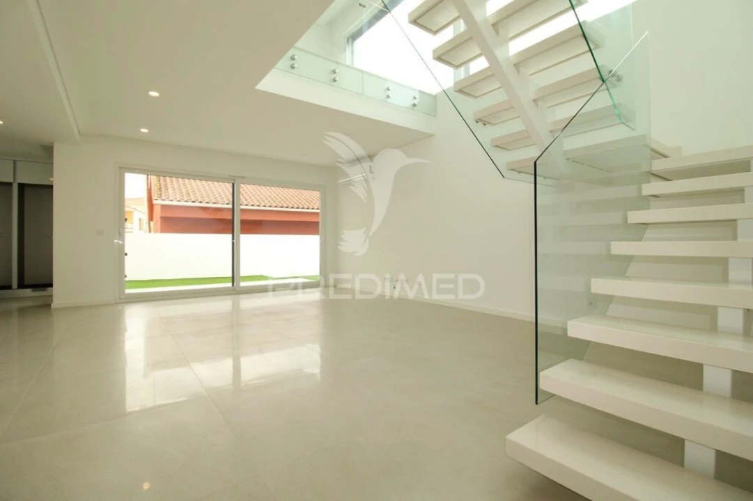 Moradia T4 para Venda em Charneca de Caparica e Sobreda Foto 2