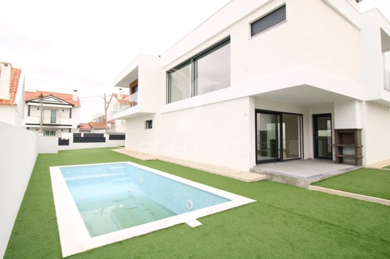 Moradia T4 para Venda em Charneca de Caparica e Sobreda Foto 10