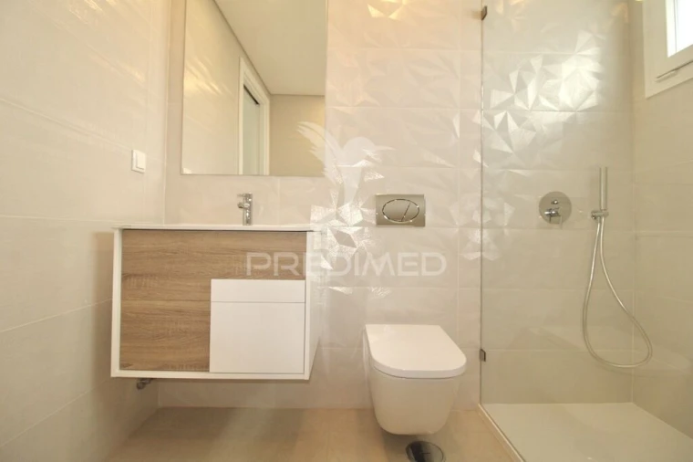 Moradia T4 para Venda em Charneca de Caparica e Sobreda Foto 13