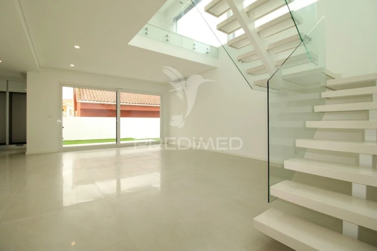 Moradia T4 para Venda em Charneca de Caparica e Sobreda Foto 2