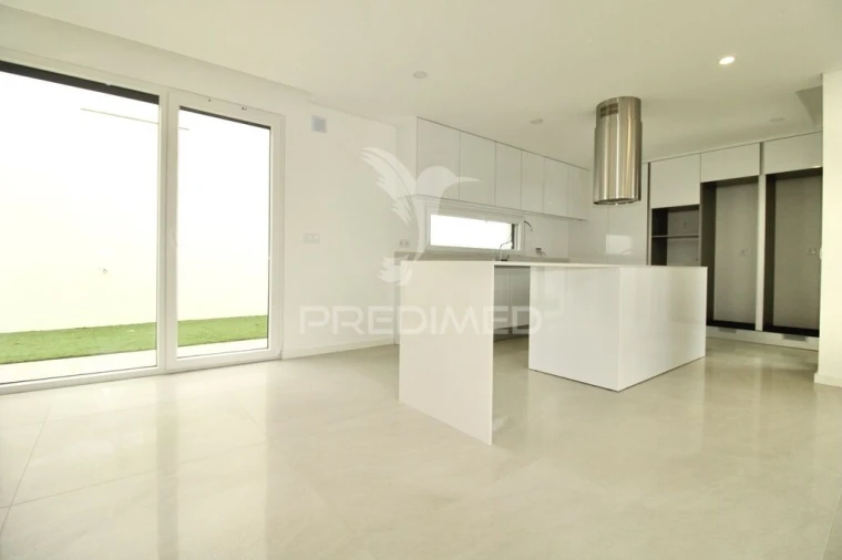 Moradia T4 para Venda em Charneca de Caparica e Sobreda Foto 3