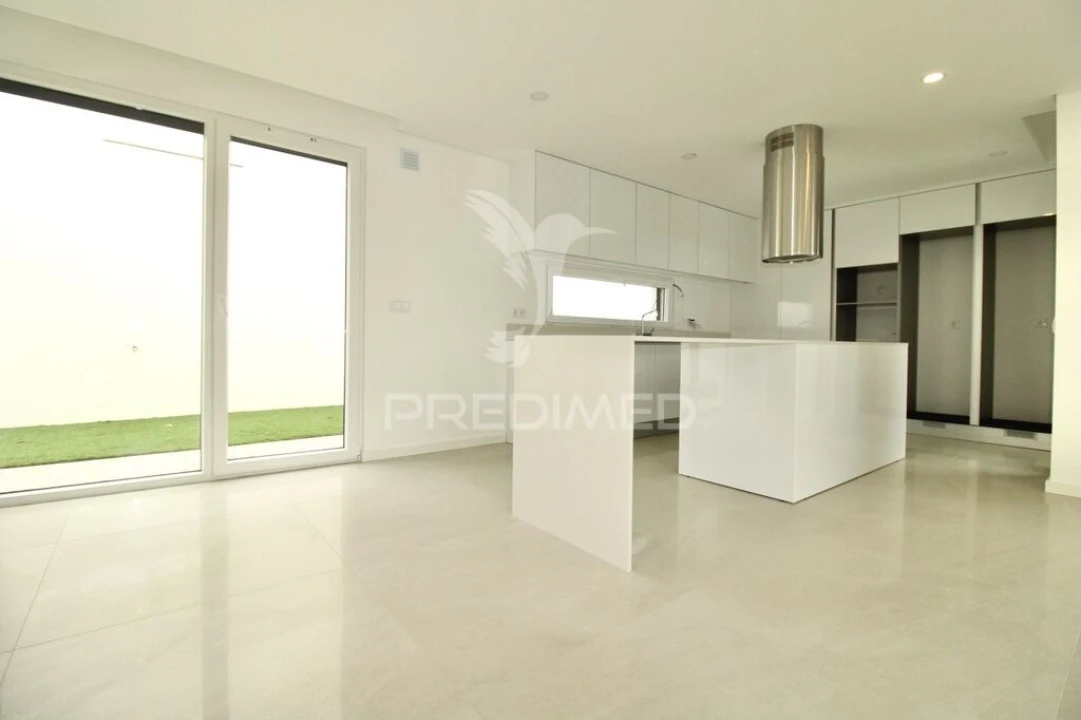 Moradia T4 para Venda em Charneca de Caparica e Sobreda Foto 3