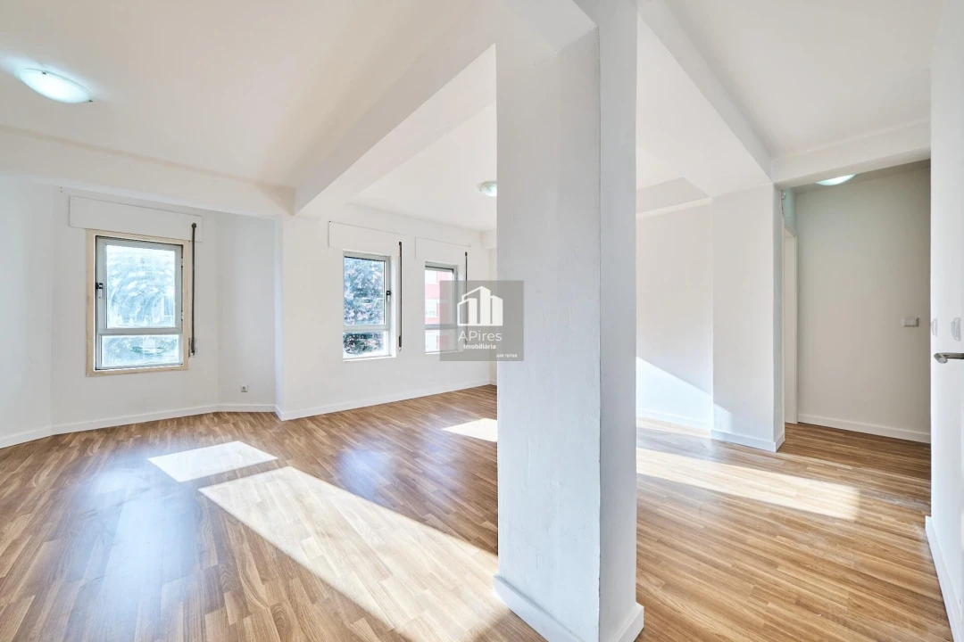 Apartamento T3 para Venda em Caparica e Trafaria Foto 2