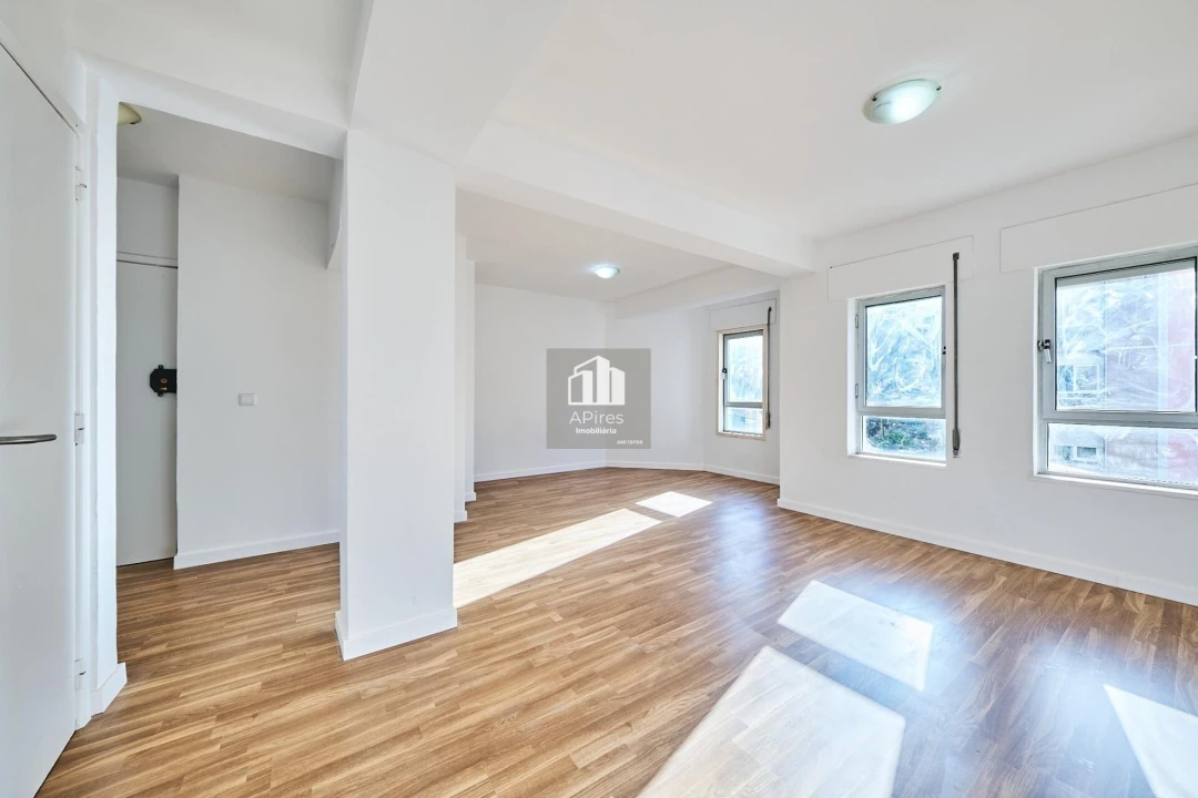 Apartamento T3 para Venda em Caparica e Trafaria Foto 1