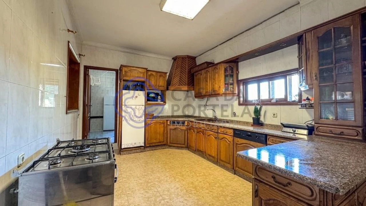 Moradia T4 para Venda em Retorta e Tougues Foto 3