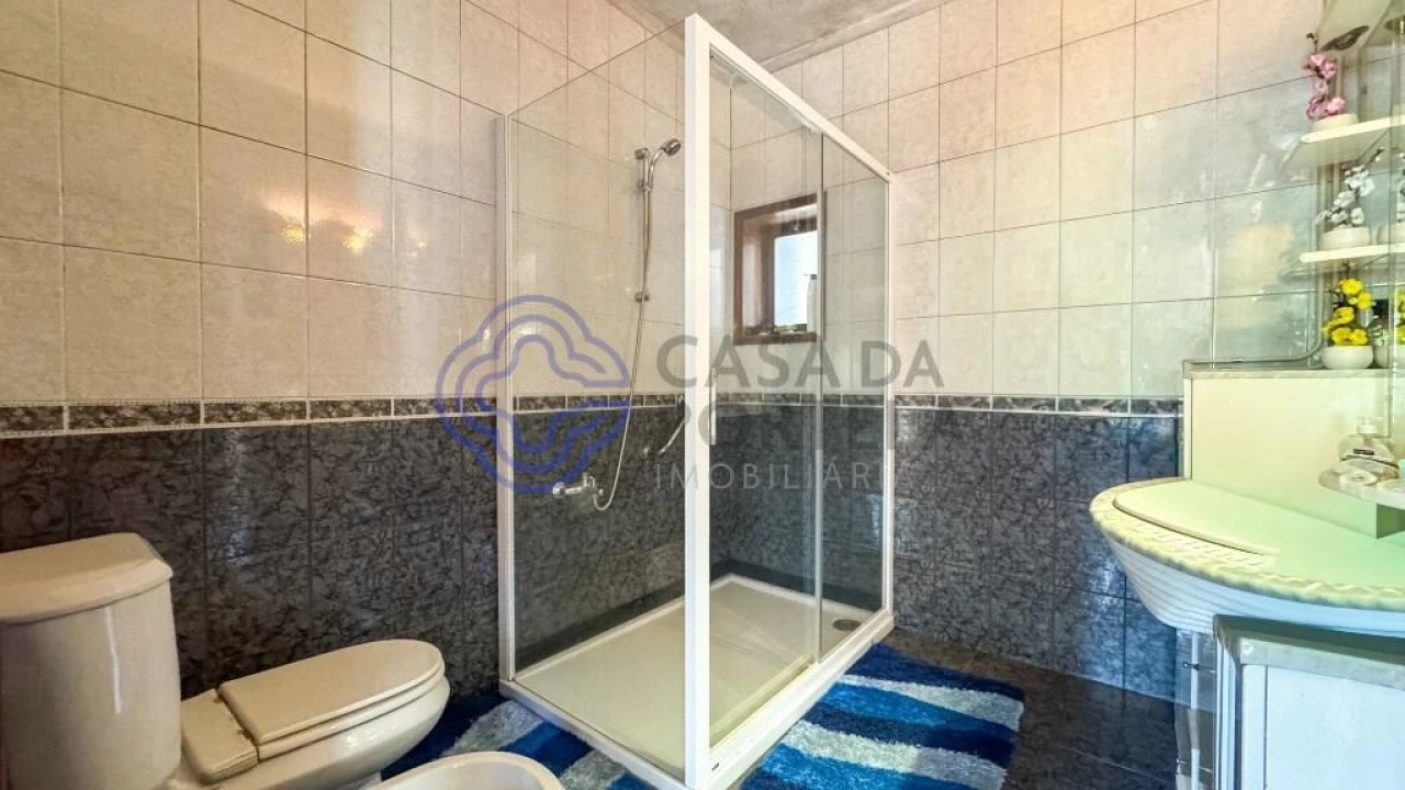 Moradia T4 para Venda em Retorta e Tougues Foto 5