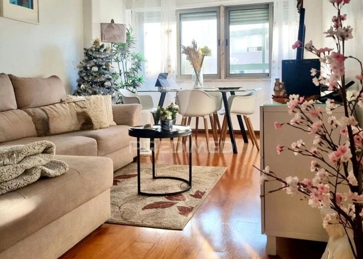 Apartamento T3 para Venda em Algés, Linda-A-Velha e Cruz Quebrada-Dafundo Foto 2