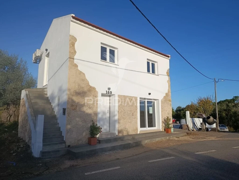 Moradia T3 para Venda em Arneiro das Milhariças Foto 1