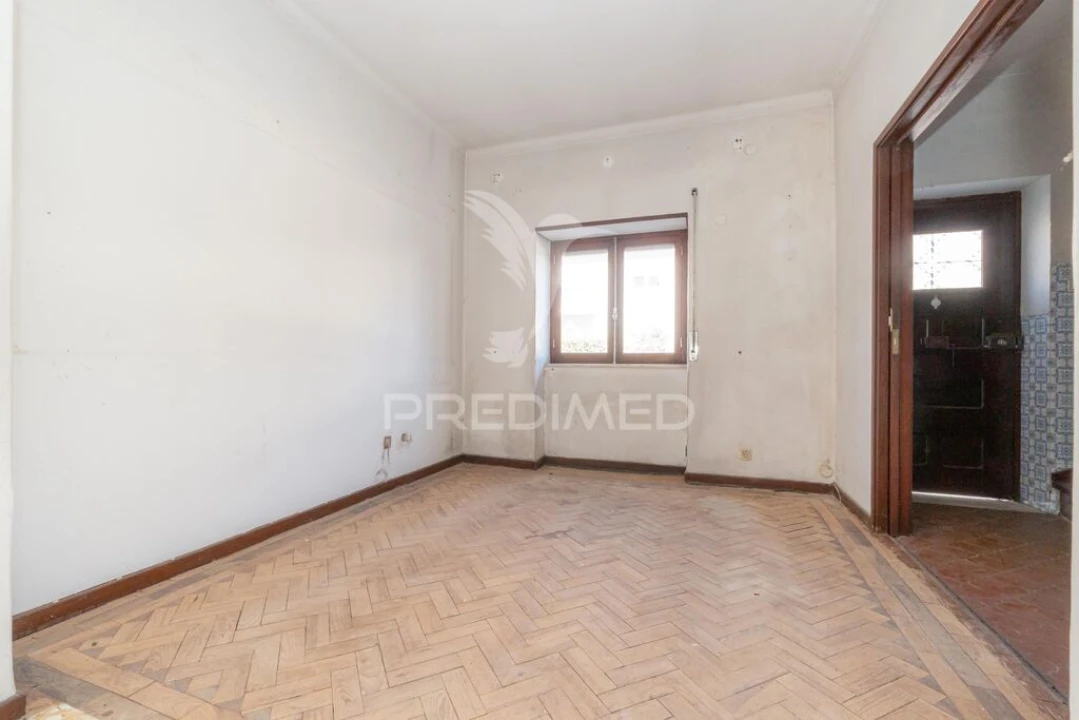 Moradia T5 para Venda em Santo Antonio dos Olivais Foto 5