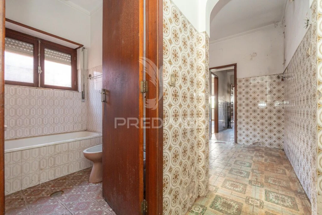 Moradia T5 para Venda em Santo Antonio dos Olivais Foto 14