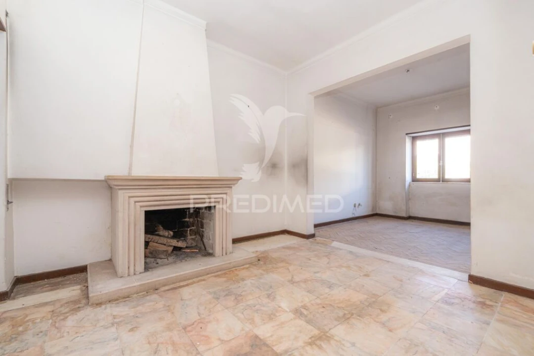 Moradia T5 para Venda em Santo Antonio dos Olivais Foto 6