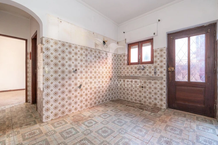 Moradia T5 para Venda em Santo Antonio dos Olivais Foto 12