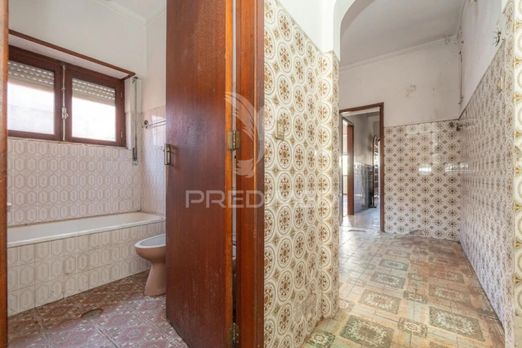 Moradia T5 para Venda em Santo Antonio dos Olivais Foto 14