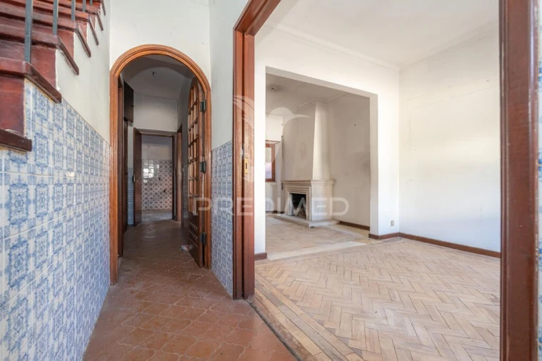 Moradia T5 para Venda em Santo Antonio dos Olivais Foto 9