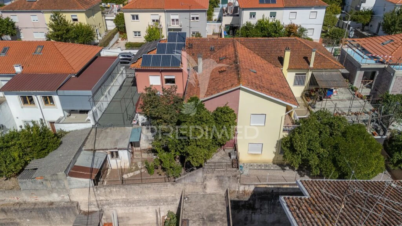 Moradia T5 para Venda em Santo Antonio dos Olivais Foto 2