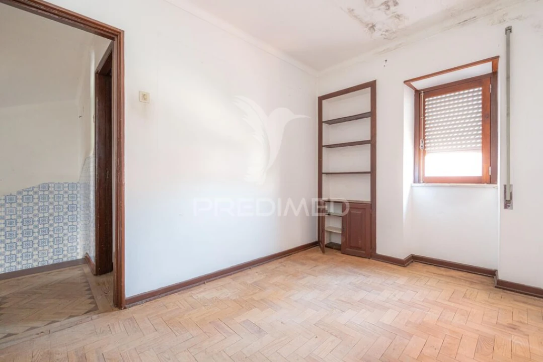 Moradia T5 para Venda em Santo Antonio dos Olivais Foto 19