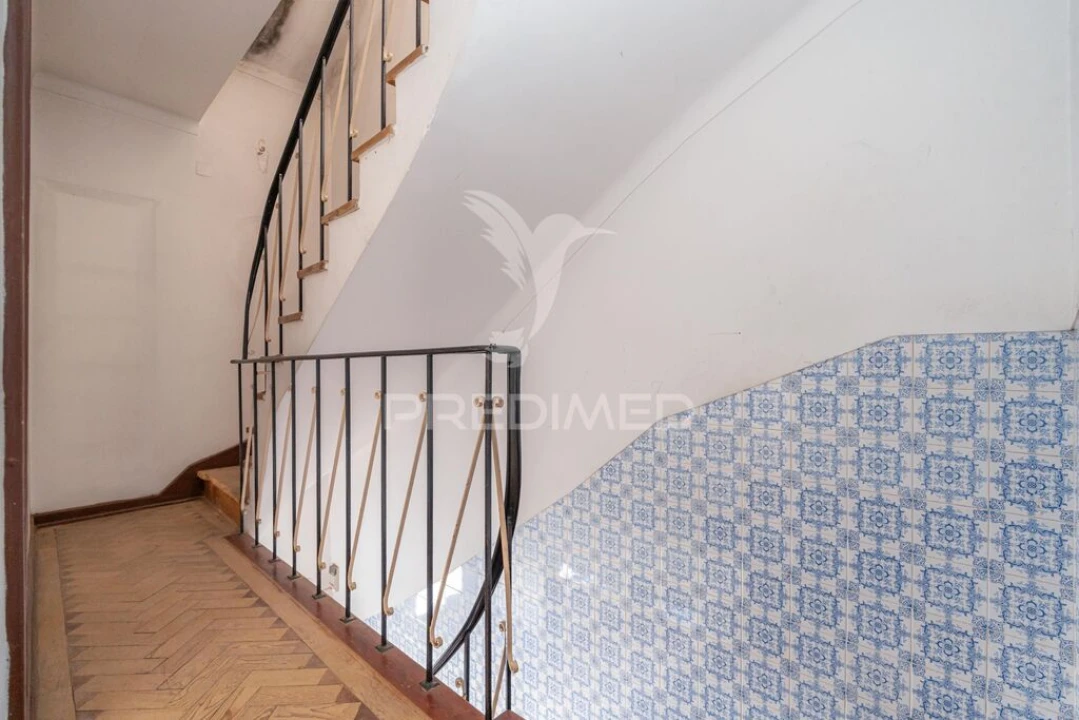 Moradia T5 para Venda em Santo Antonio dos Olivais Foto 16