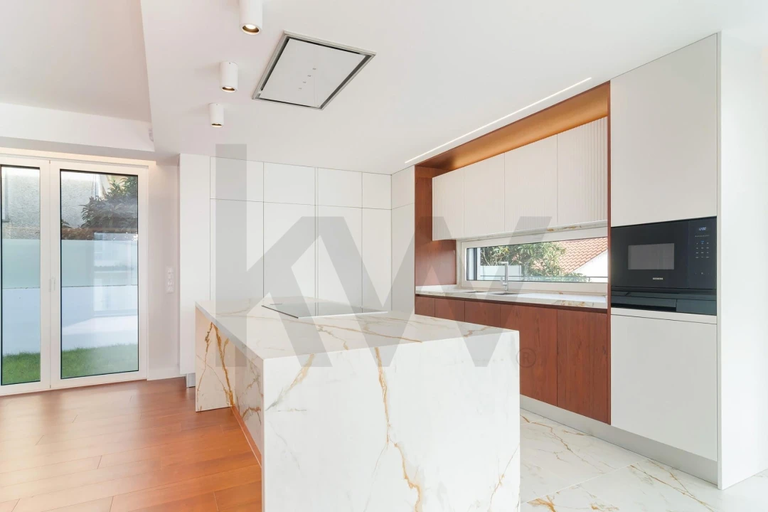 Moradia T5 para Venda em Charneca de Caparica e Sobreda Foto 1