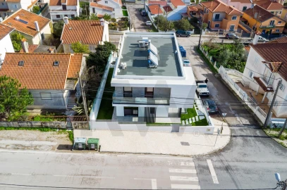 Moradia T5 para Venda em Charneca de Caparica e Sobreda