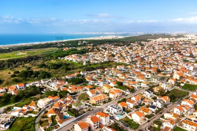 Moradia T5 para Venda em Charneca de Caparica e Sobreda