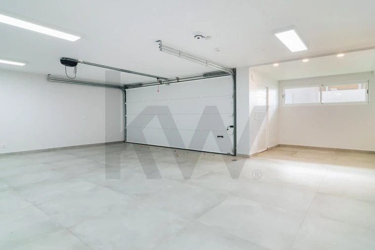 Moradia T5 para Venda em Charneca de Caparica e Sobreda Foto 31