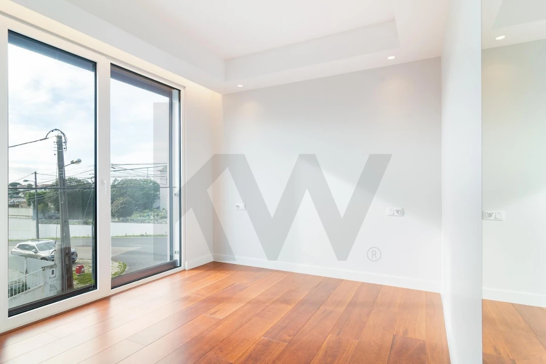 Moradia T5 para Venda em Charneca de Caparica e Sobreda Foto 12