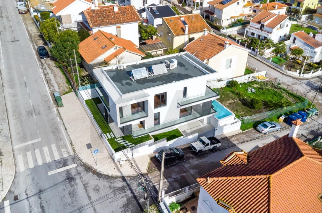 Moradia T5 para Venda em Charneca de Caparica e Sobreda Foto 37