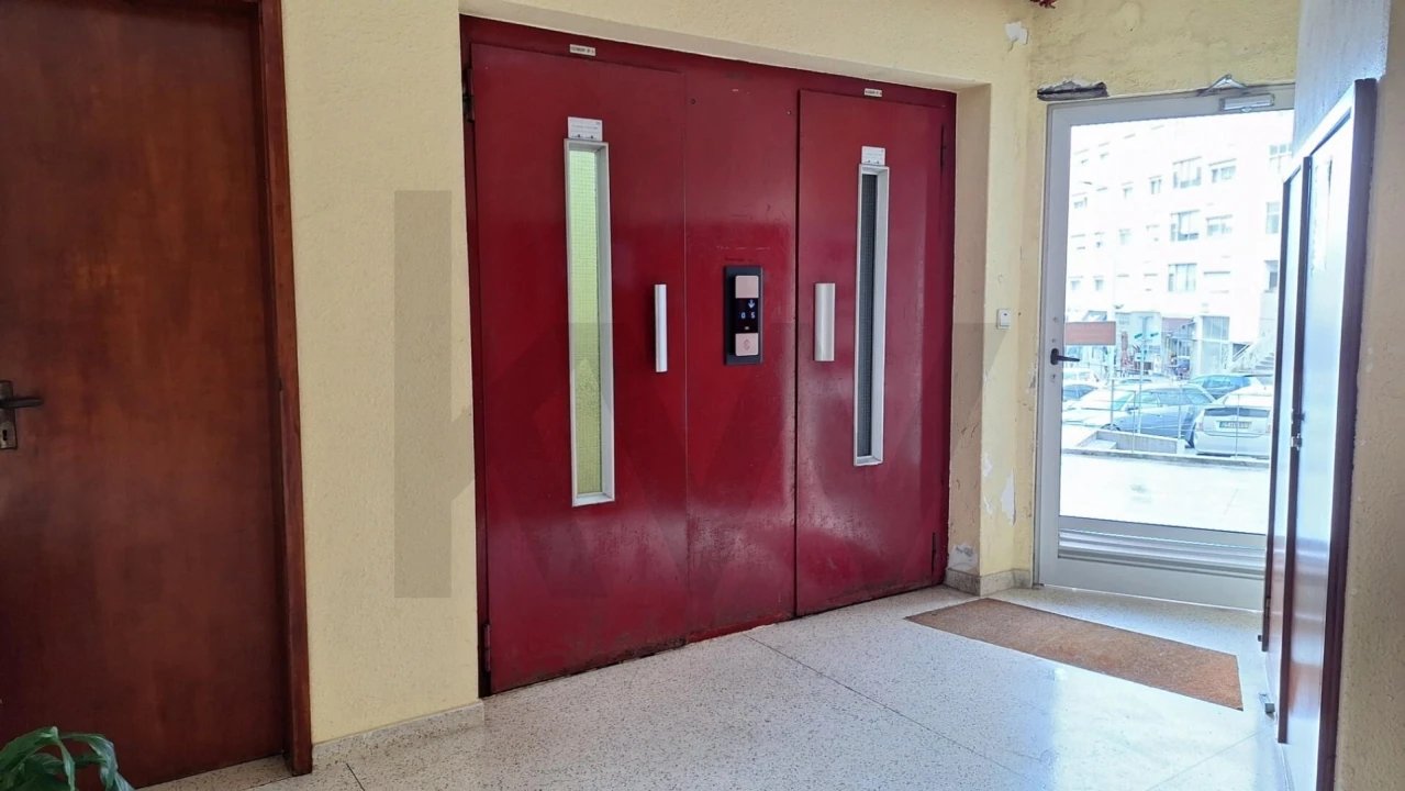 Apartamento T1 para Arrendamento em Vilar de Andorinho Foto 19