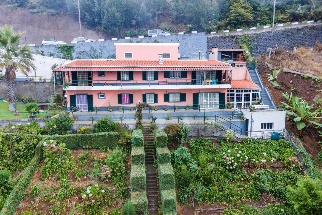 Moradia T5 para Venda em Santo Antonio Foto 1