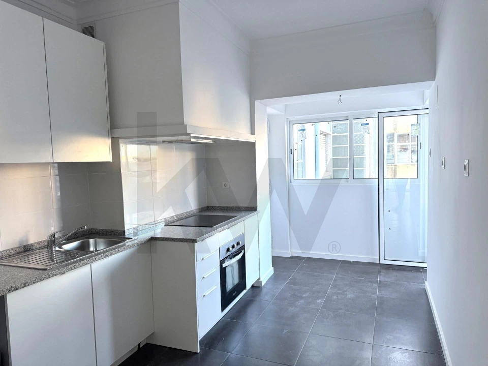 Apartamento T4 para Arrendamento em Campo de Ourique Foto 7