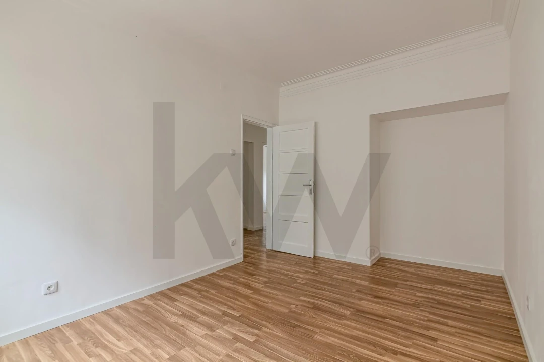 Apartamento T4 para Arrendamento em Campo de Ourique Foto 13